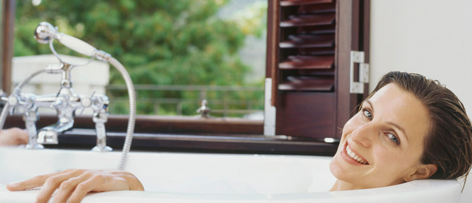 Frau in Badewanne
